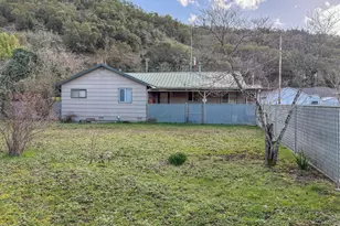 1042 W Brown Ave, Roseburg, OR 97471 - Photo 23