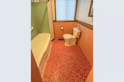 1042 W Brown Ave, Roseburg, OR 97471 - Photo 17