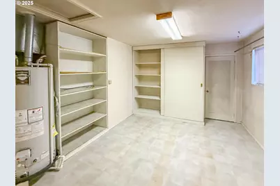 1042 W Brown Ave, Roseburg, OR 97471 - Photo 13