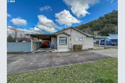 1042 W Brown Ave, Roseburg, OR 97471 - Photo 25