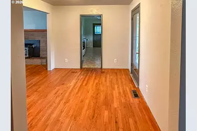 1042 W Brown Ave, Roseburg, OR 97471 - Photo 5