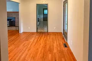 1042 W Brown Ave, Roseburg, OR 97471 - Photo 5