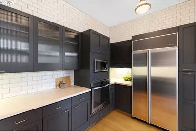 821 NW 11th Ave #601, Portland, OR 97209 - Photo 15