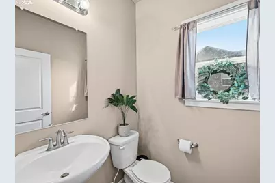 424 SW Mt St Helens St, McMinnville, OR 97128 - Photo 29