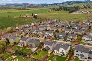 424 SW Mount St Helens St, McMinnville, OR 97128 - Photo 13