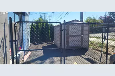 1606 NE 223th Ave, Fairview, OR 97024 - Photo 3