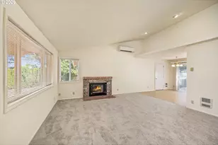 639 S 70th St, Springfield, OR 97478 - Photo 5