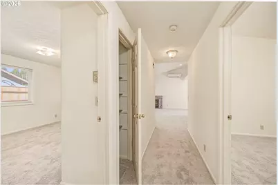 639 S 70th St, Springfield, OR 97478 - Photo 9