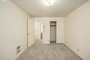 639 S 70th St, Springfield, OR 97478 - Photo 15