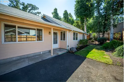 639 S 70th St, Springfield, OR 97478 - Photo 29