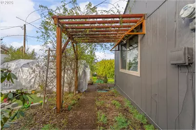 796 W Pilger St, Roseburg, OR 97471 - Photo 29