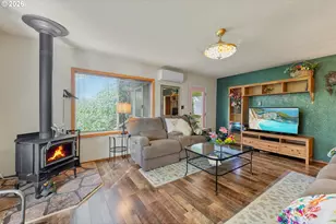 796 W Pilger St, Roseburg, OR 97471 - Photo 5