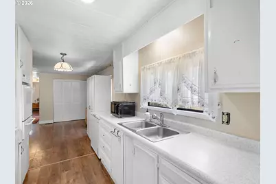 11450 SW Royal Villa Dr, Portland, OR 97224 - Photo 13