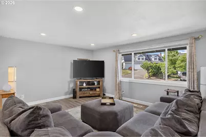 1386 SW 4th St, Gresham, OR 97080 - Photo 3