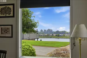 1810 Lake Shore Dr, Eugene, OR 97408 - Photo 5