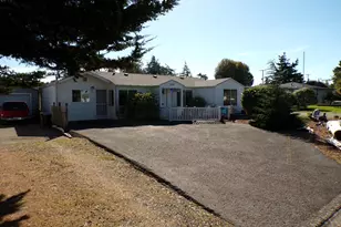 1958 17th St, Florence, OR 97439 - Photo 3