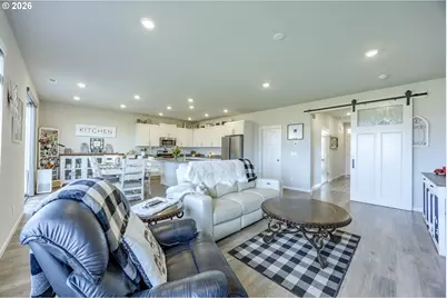 1451 Gladiola Dr, Junction City, OR 97448 - Photo 9