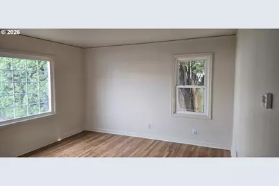 9256 SE Morrison St, Portland, OR 97216 - Photo 11