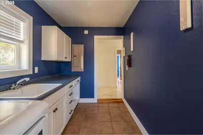 2318 Liberty St, North Bend, OR 97459 - Photo 23