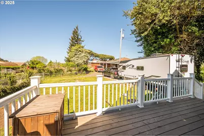 2318 Liberty St, North Bend, OR 97459 - Photo 7