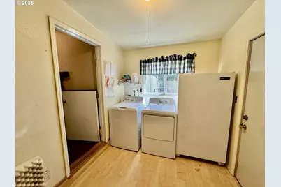 13904 Stagecoach Rd, Swisshome, OR 97480 - Photo 25