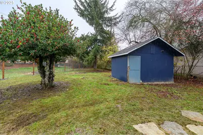 119 NE Kingwood Dr, McMinnville, OR 97128 - Photo 33