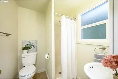 119 NE Kingwood Dr, McMinnville, OR 97128 - Photo 19