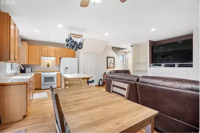 19738 SW Ashcroft Ln, Aloha, OR 97003 - Photo 13