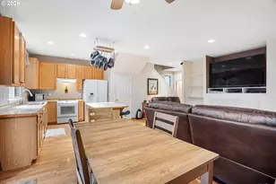 19738 SW Ashcroft Ln, Aloha, OR 97003 - Photo 13