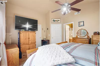 19738 SW Ashcroft Ln, Aloha, OR 97003 - Photo 17