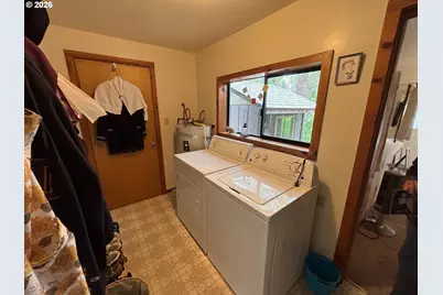 330 10th Street St, Bandon, OR 97411 - Photo 25
