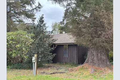 330 10th Street St, Bandon, OR 97411 - Photo 11