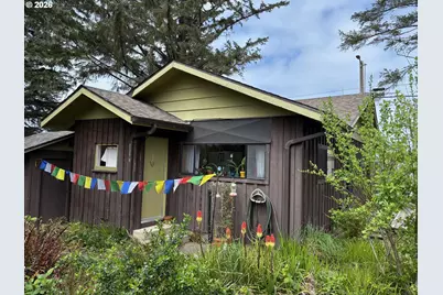 330 10th Street St, Bandon, OR 97411 - Photo 5