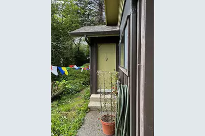330 10th Street St, Bandon, OR 97411 - Photo 9