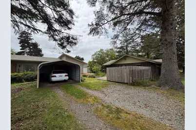 330 10th Street St, Bandon, OR 97411 - Photo 13
