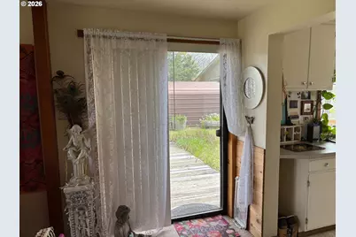 330 10th Street St, Bandon, OR 97411 - Photo 17