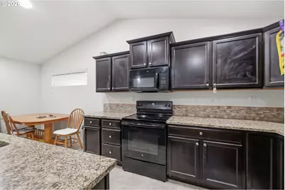 3692 Phantom Way, Eugene, OR 97401 - Photo 7