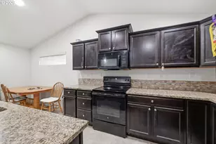 3692 Phantom Way, Eugene, OR 97402 - Photo 7