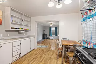 1589 Seagate Ave, Coos Bay, OR 97420 - Photo 7