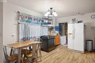 1589 Seagate Ave, Coos Bay, OR 97420 - Photo 11