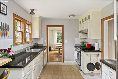 5232 SW Florida St, Portland, OR 97219 - Photo 11