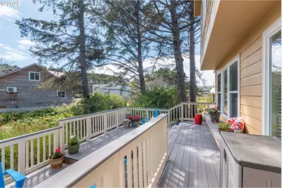1190 SE 2nd Ct, Lincoln City, OR 97367 - Photo 17