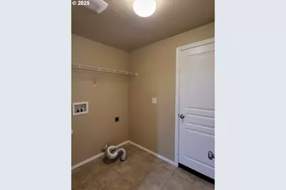 1021 S 1st St, Cottage Grove, OR 97424 - Photo 11