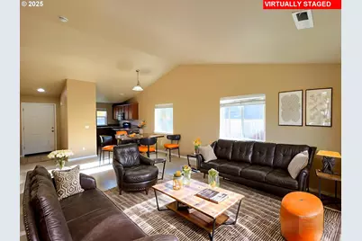 1021 S 1st St, Cottage Grove, OR 97424 - Photo 3