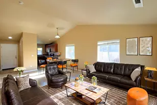 1021 S 1st St, Cottage Grove, OR 97424 - Photo 3