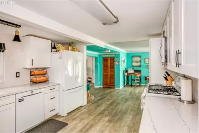 144 6th Ave, Seaside, OR 97138 - Photo 13
