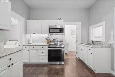 319 18th St, Salem, OR 97301 - Photo 9