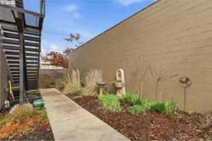 1308 E Main St, Cottage Grove, OR 97424 - Photo 25