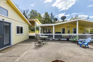 1160 Cleveland Loop Dr, Roseburg, OR 97471 - Photo 7
