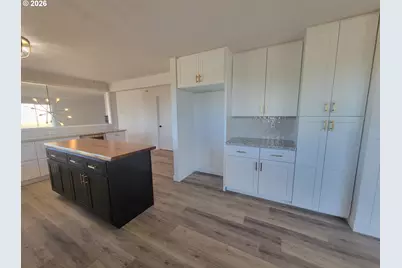 2460 W 21st Ave, Eugene, OR 97405 - Photo 9